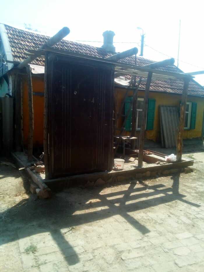 Дом и начатая, недостроенная пристройка