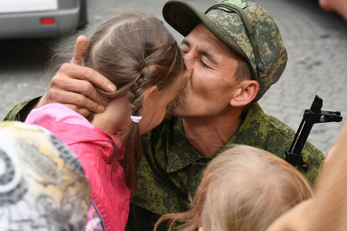 Военный специальной военной операции на Украине с ребенком