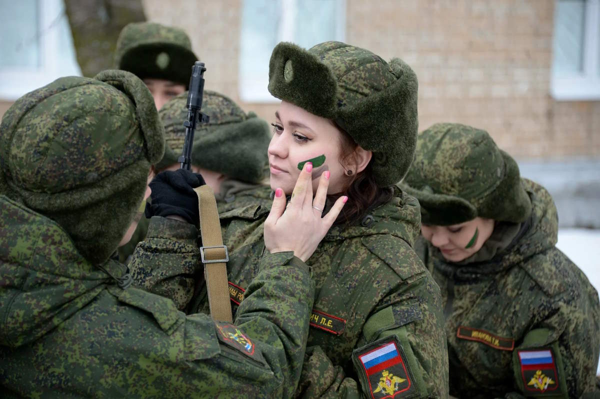 Военнослужащая женщина в РФ