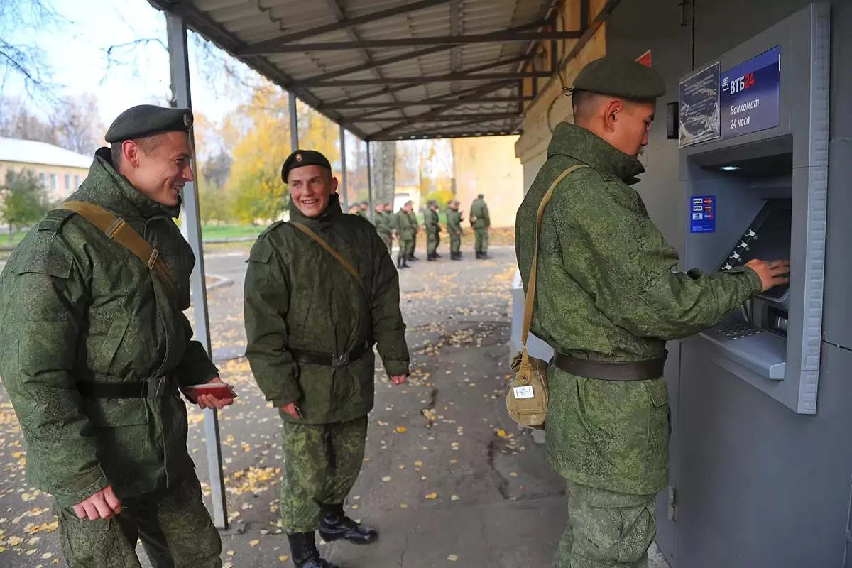 Русские военные получают губернаторские пособия СВО
