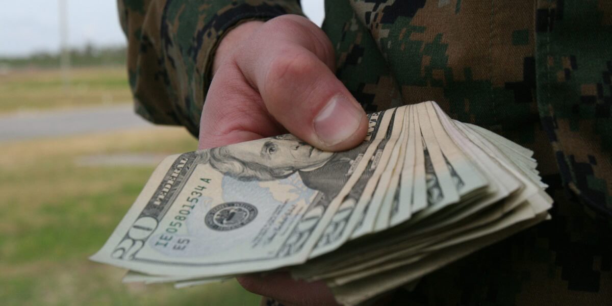 Доллары в руках военного